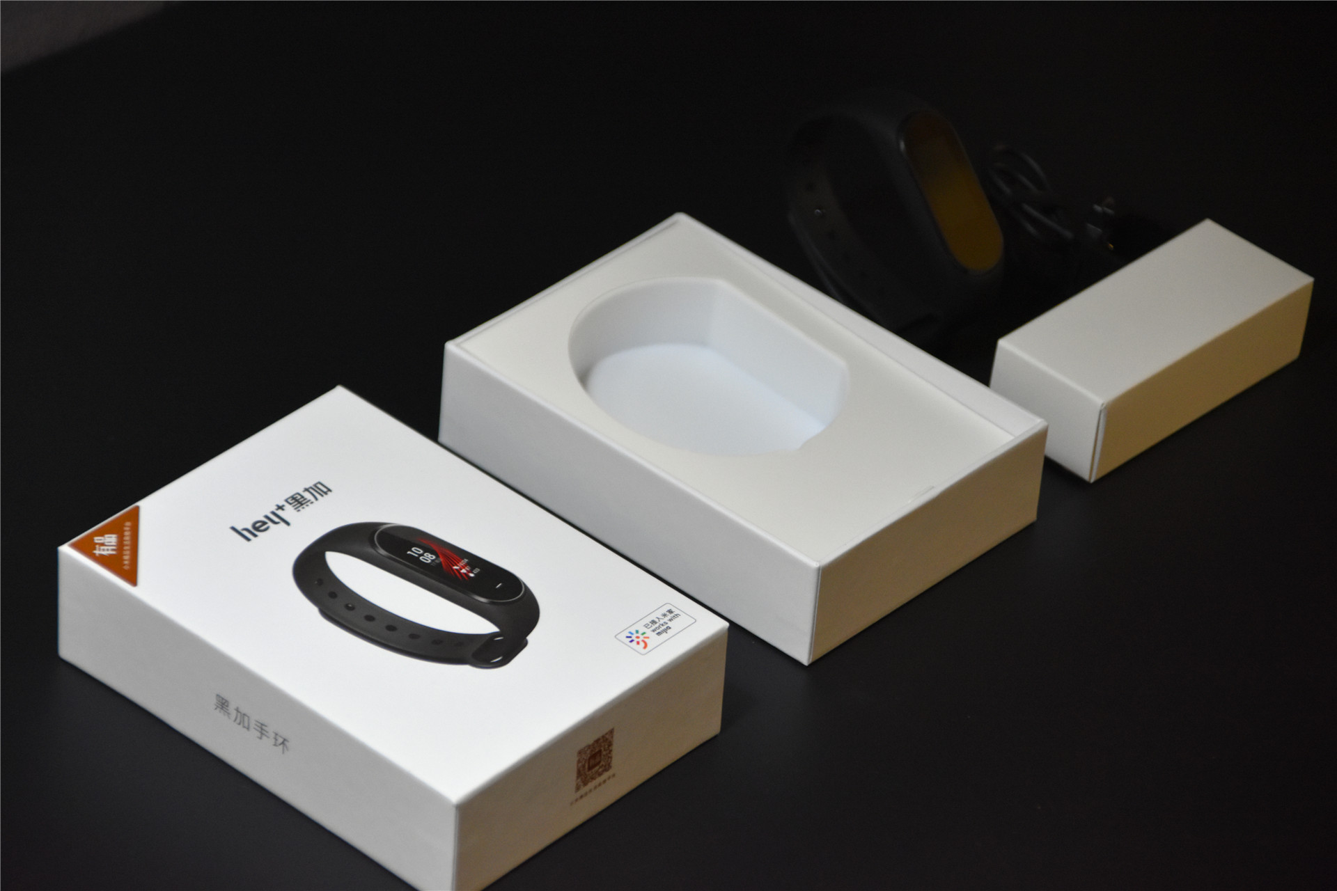 黑加手环对比小米手环3nfc,小米手环8nfc和iwatch