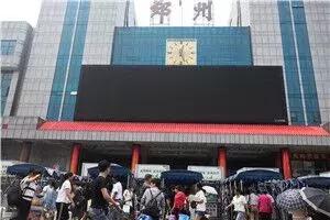 河南一高校暴雨积水,河南暴雨平原变湖泊