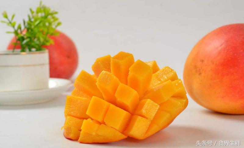 炎热的夏天来一杯冷饮,炎热的夏天来一杯冰凉的饮品