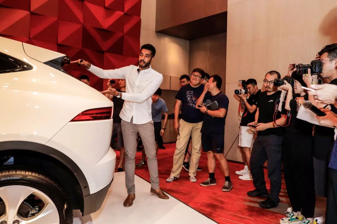 个性十足的小豹子试驾捷豹e-pace,小豹子e-pace