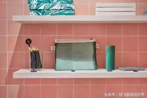 粉蓝色华伦天奴,粉色red华伦天奴