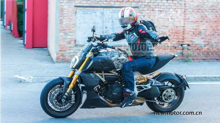 实拍2018款杜卡迪大魔鬼霸气十足,2023款杜卡迪大魔鬼1260s