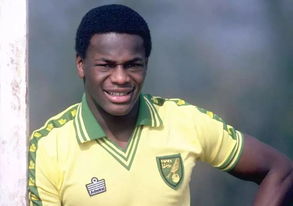 同性恋怎么就不能踢球了