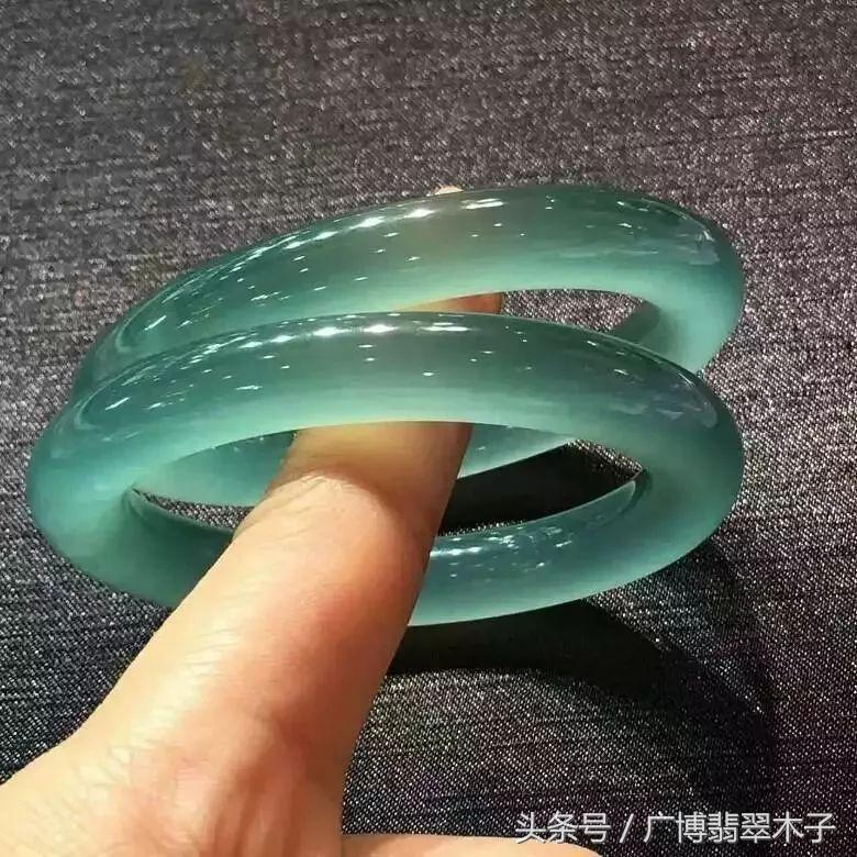 六千多块的“龙石种“翡翠，不用想都是假货