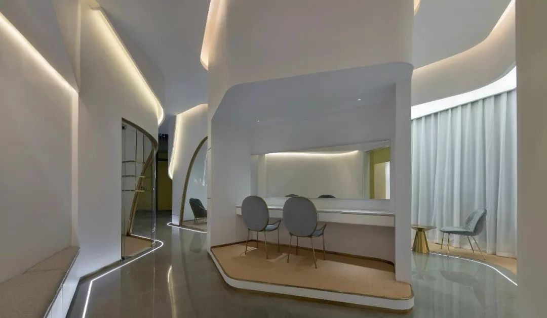 miho绫宠嵎鑲や綋缇庡涓績鏂板厜閲屽簵,miho绫宠嵎鑲や綋缇庡涓績