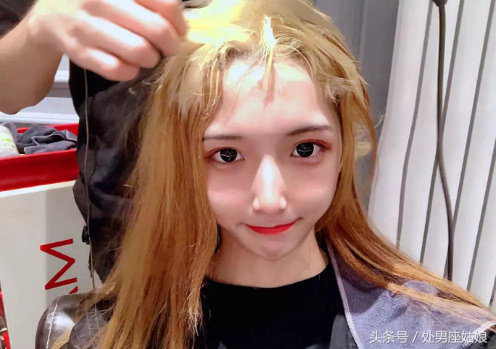 14岁留长发穿女装美过所有女同学……第一批00后已经伪娘了！