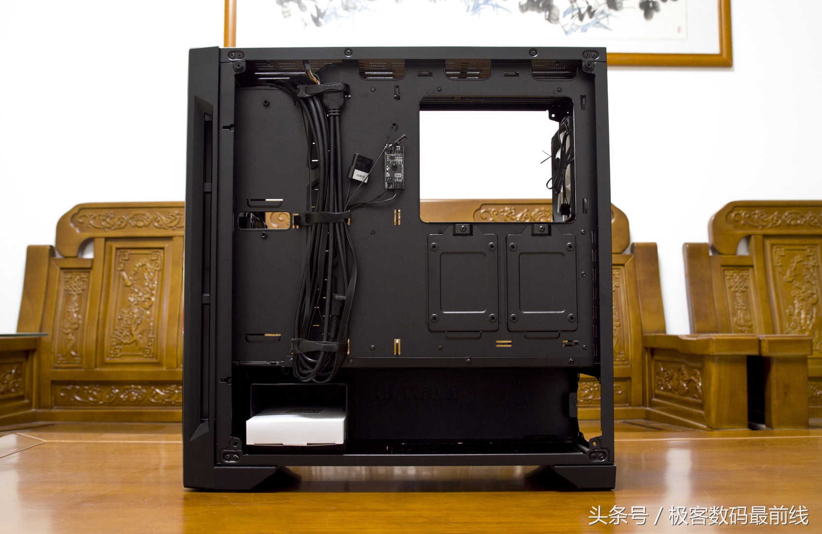 联力双子座幻彩和rgb的区别,联力双子座幻彩