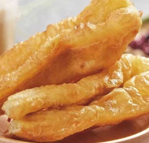 油条怎么做好吃又松软酥脆简单,油条的家常做法又软又酥