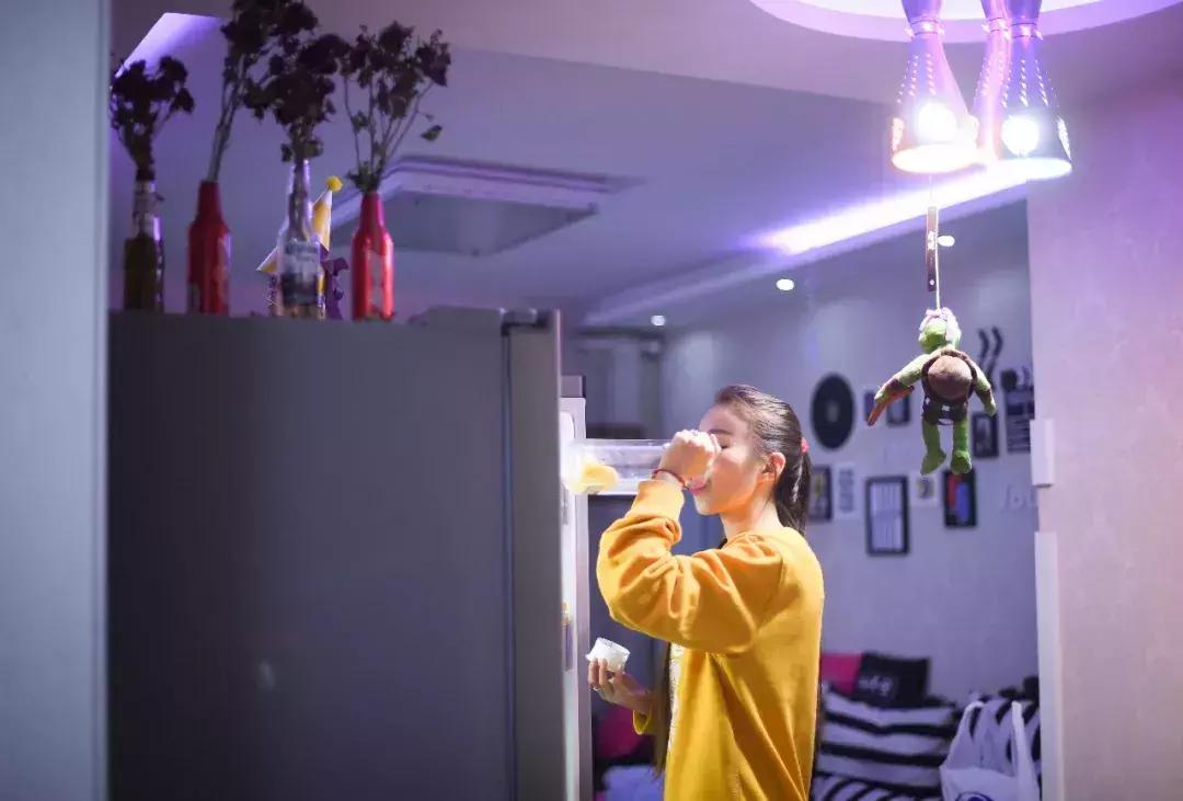 姑娘打工赚20万,70后大姐公开月入5000元副业