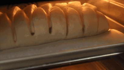 做出来的面包大部分都好看,这款面包真好吃做法简单造型别致