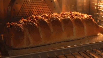 做出来的面包大部分都好看,这款面包真好吃做法简单造型别致