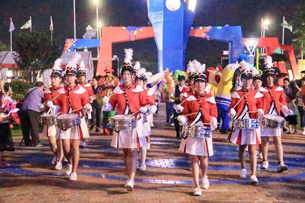 青岛啤酒节歌舞秀,啤酒节巡游演出