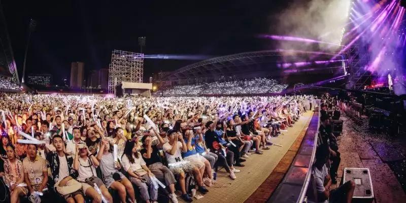 太skr,张学友薛之谦演唱会完整版