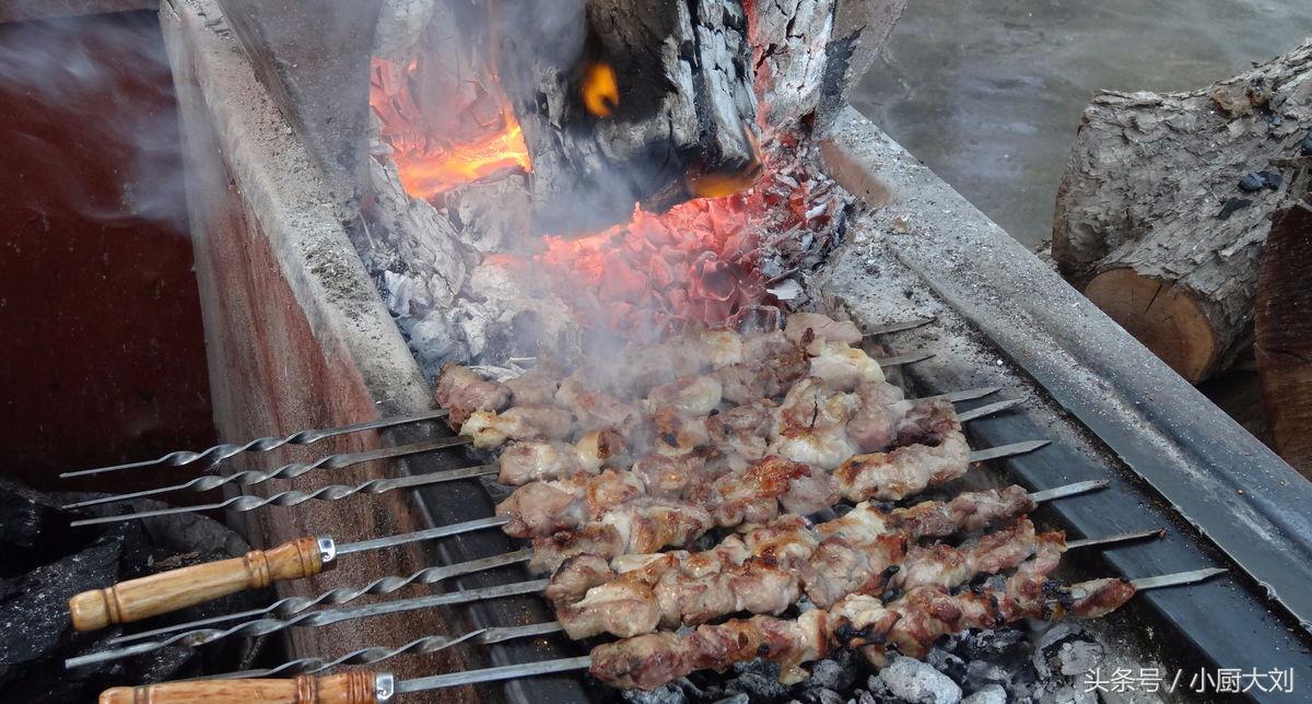 500块钱摆摊卖羊肉串创业,新疆羊肉串怎么可以到处摆摊
