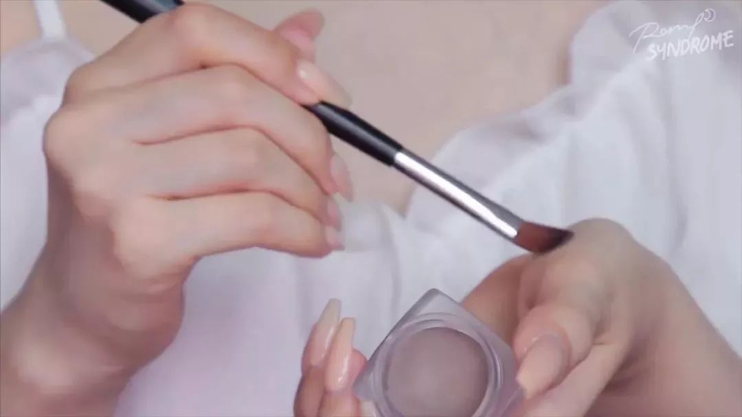 pony推荐精致眼妆,pony化妆技巧视频