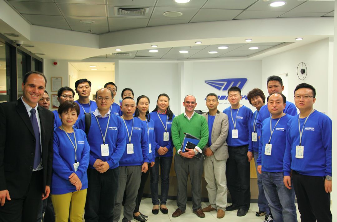 作为客户经理，她三次自费跟随宜信财富商学院海外游学