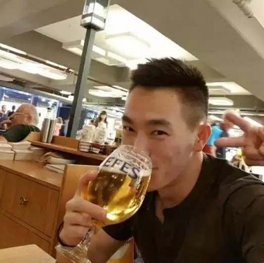 张馨予老公何捷童年照曝光,张馨予老公何捷多大年龄了