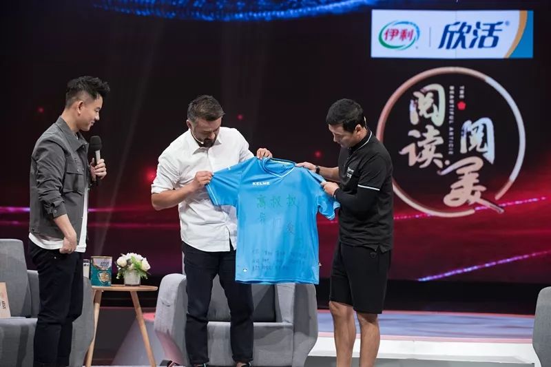 爱心帮扶助乡村学生圆足球梦,爱心善举托起足球梦