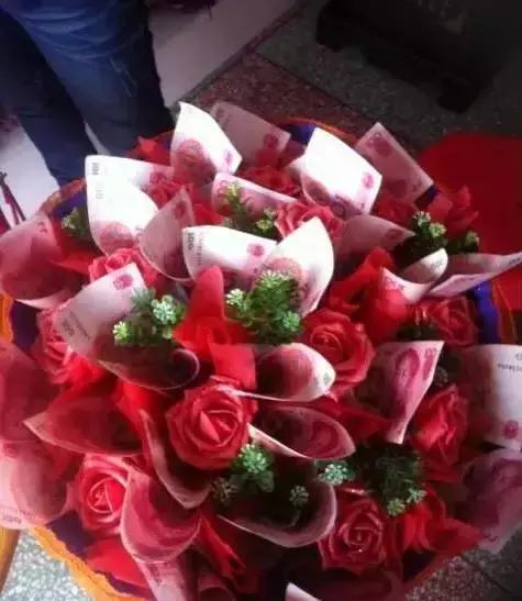 早上好，今天8月8日，百年一遇的发财日，送你8个发，打开就发财