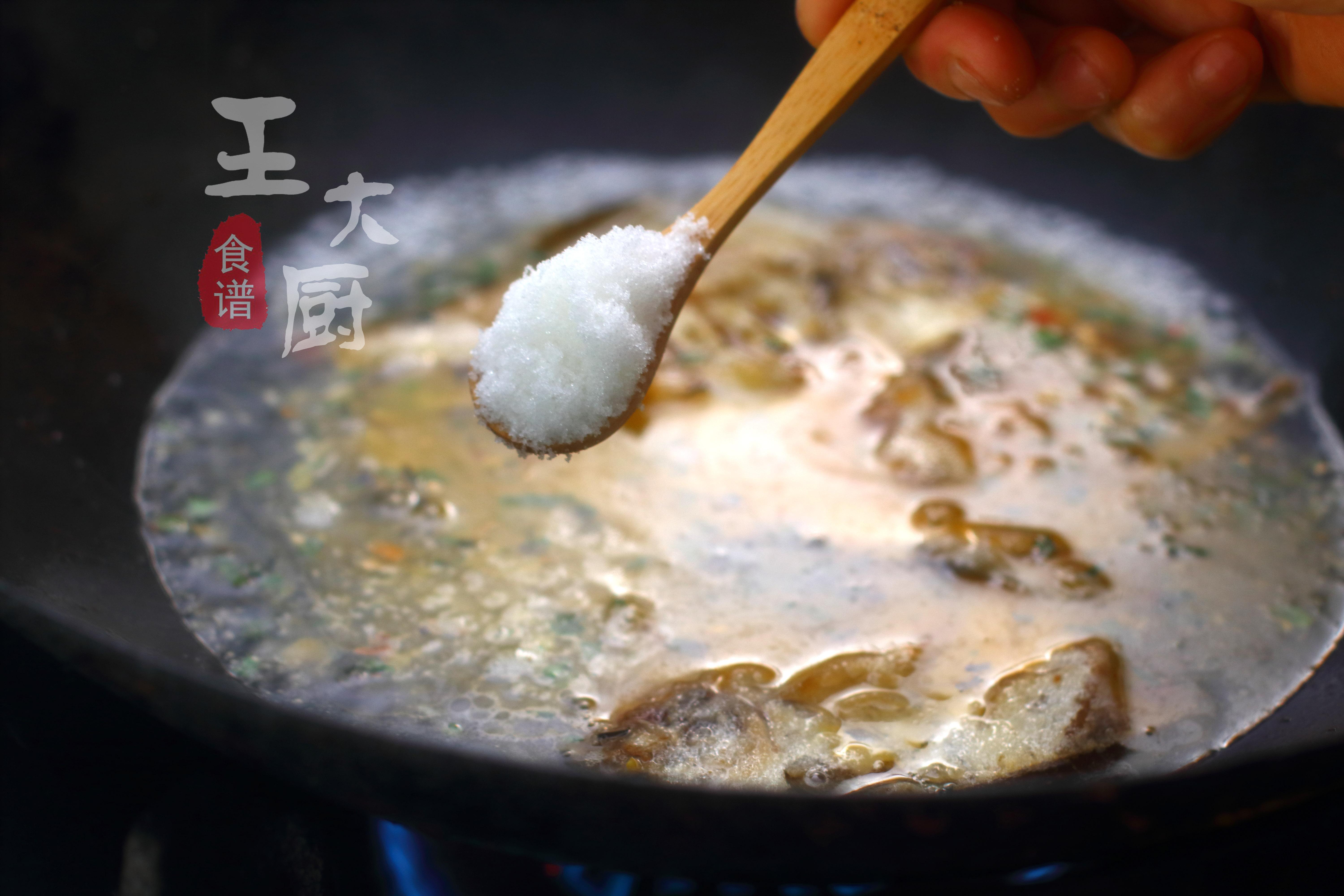 干烧金鲳鱼的做法视频,酒店金鲳鱼干烧的做法