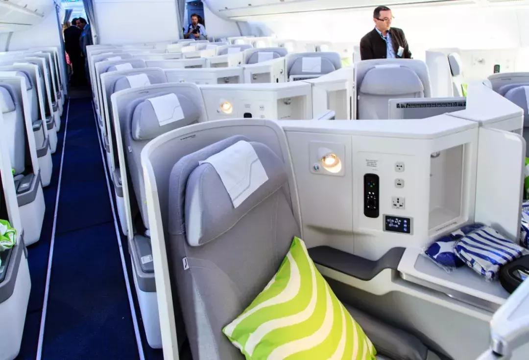 川航客机奇迹归来,川航第一架宽体客机