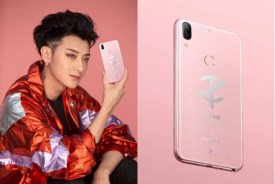 黄子韬代言糖果手机,糖果手机黄子韬同款