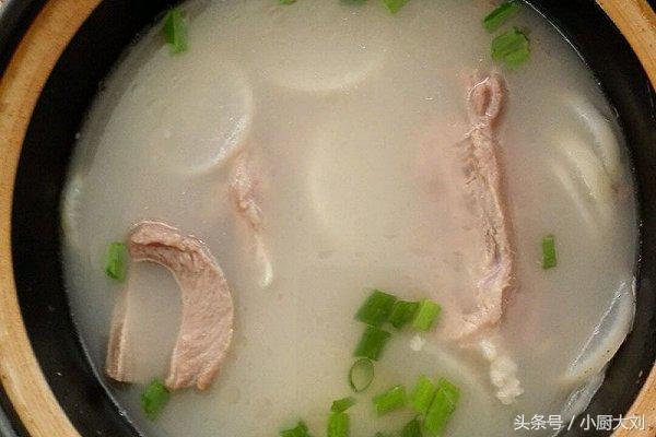 骨头汤怎样快速熬出白汁,如何熬出又白又浓的骨头汤