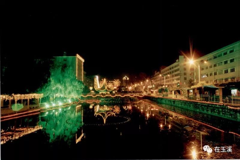 老照片里的故事合集,全家福老照片的故事