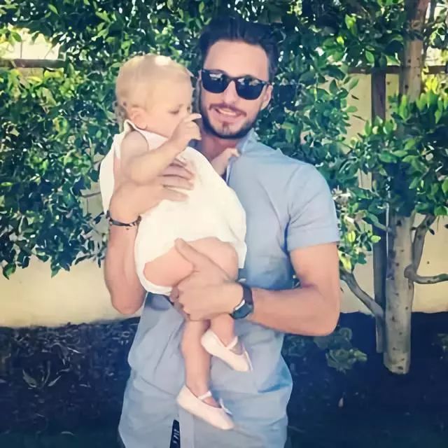 因好心“换座”姑娘在飞机上邂逅真爱｜一趟飞机怎样拿下高富帅？