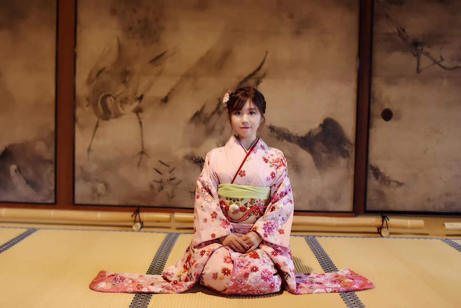 因足球结缘,天下有情人终成眷属,足球是圆的!