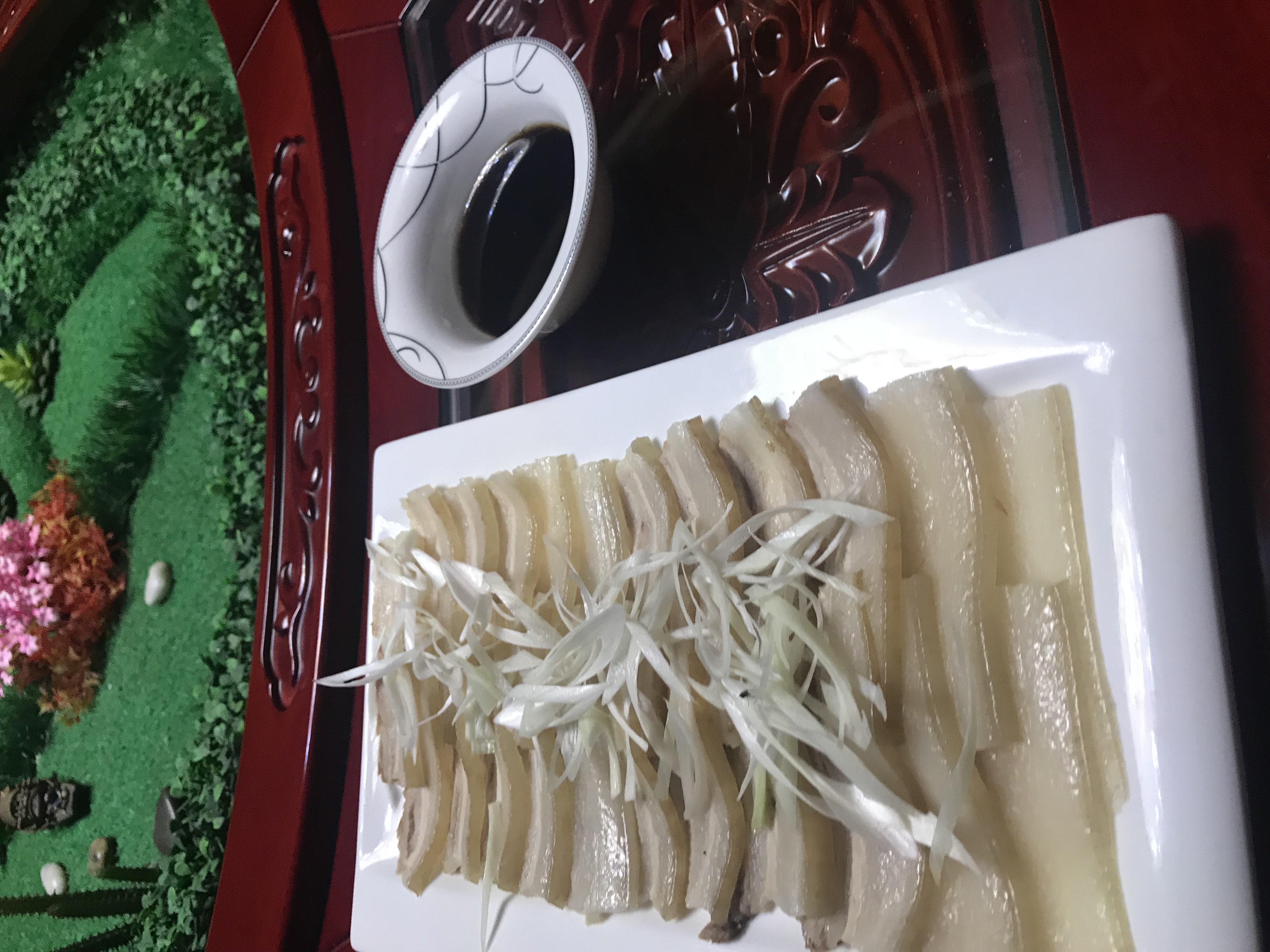 刚到高原是不是要少喝水,初到高原吃些什么好