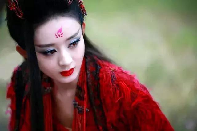 李易峰和赵丽颖是怎样的关系,赵丽颖是怎么评价李易峰的事情