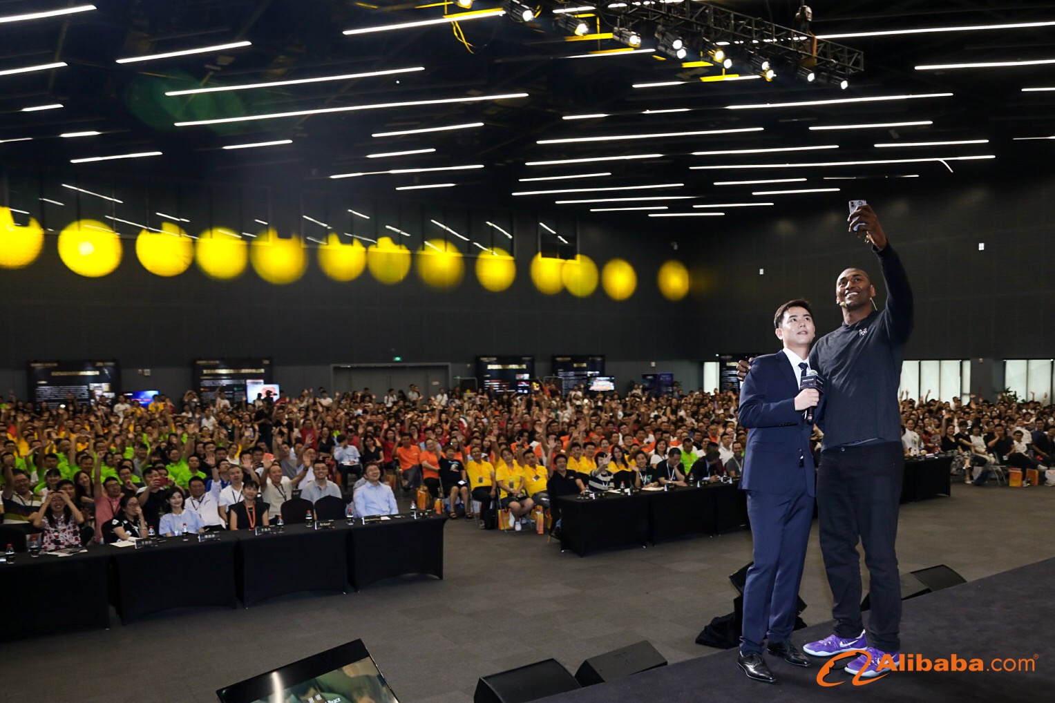 前NBA球星退役后搞起“代购”，从中国批发熊猫服“倒卖”美国