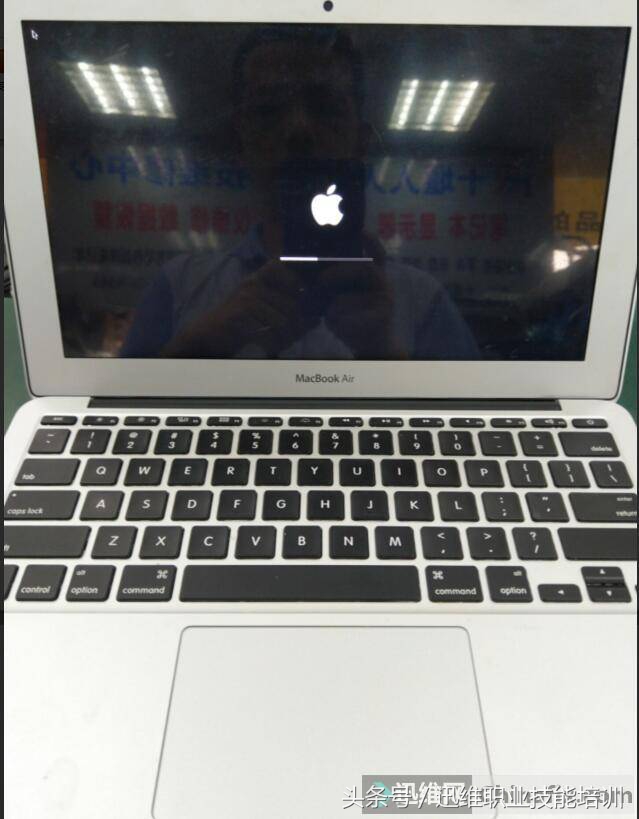 苹果笔记本开机出现问号怎么办,2010苹果笔记本开机出现一个问号