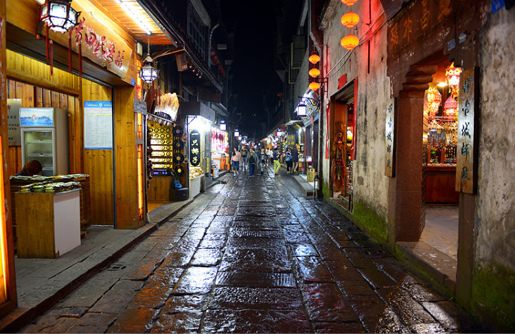 最美不是下雨天凤凰古城,最美不过下雨天