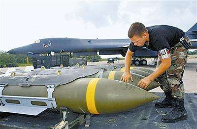 美军钻地弹炸穿地下室,美军空投炸弹之王