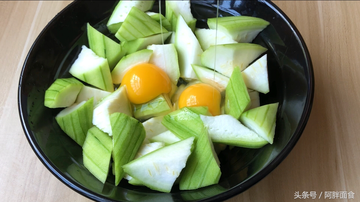 这个季节的丝瓜怎么吃,立秋后的丝瓜怎样吃不发黑