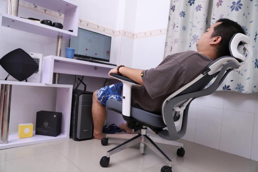 好调节的电脑椅,黑白调的电脑椅怎么样