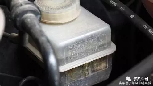 刹车越踩越软怎么回事,刹车越踩越软什么原因