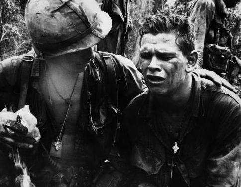 越南战争时美军暴行,越战中美国士兵如何对待越南女兵