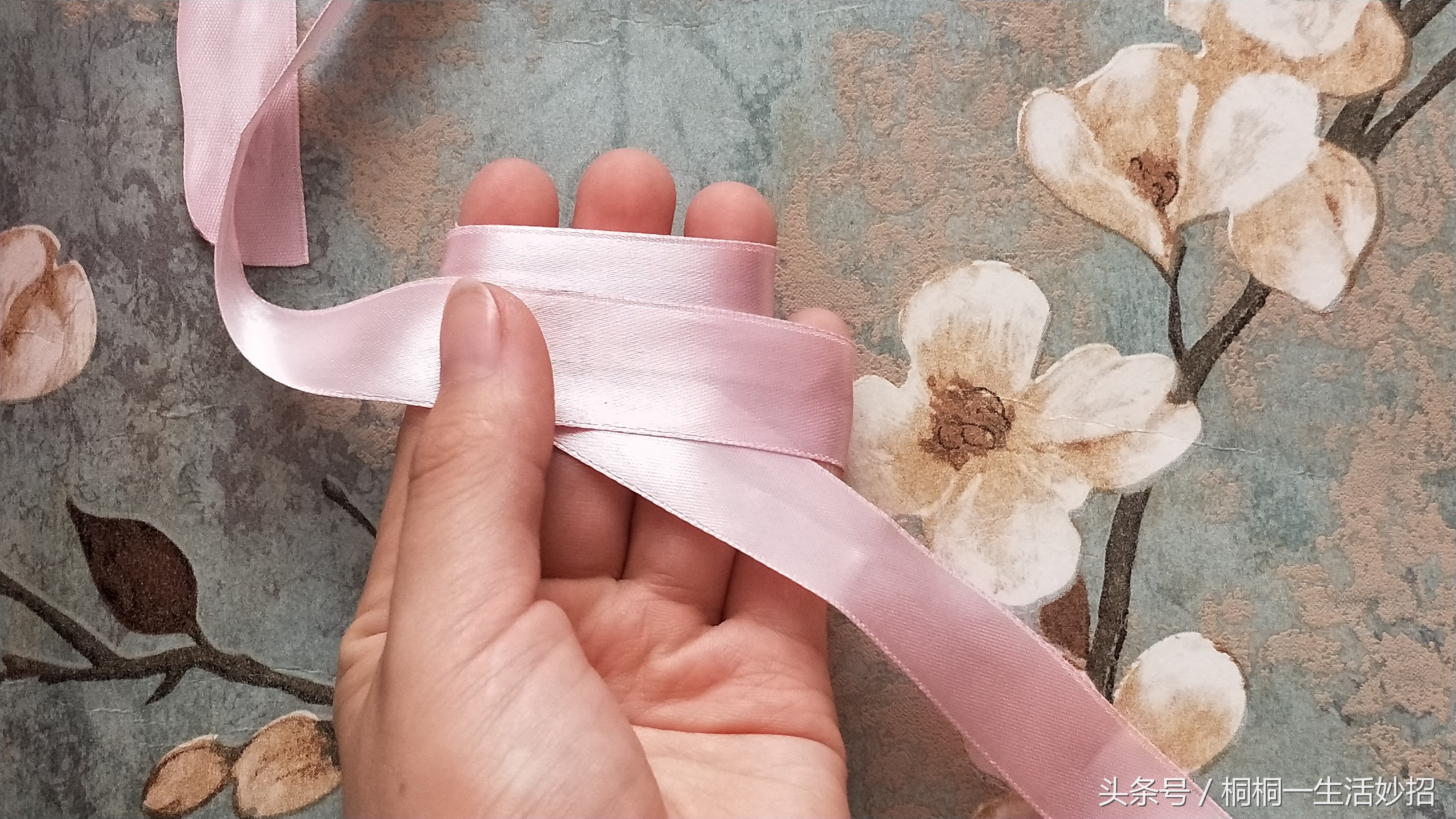 蝴蝶结系法教程慢动作连衣裙,夏季裙子蝴蝶结的系法视频教程