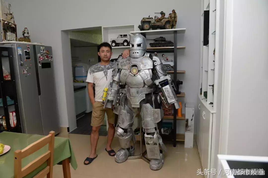 燃!成都小伙花400小时手工打造“钢铁侠”战衣,机械感爆棚!