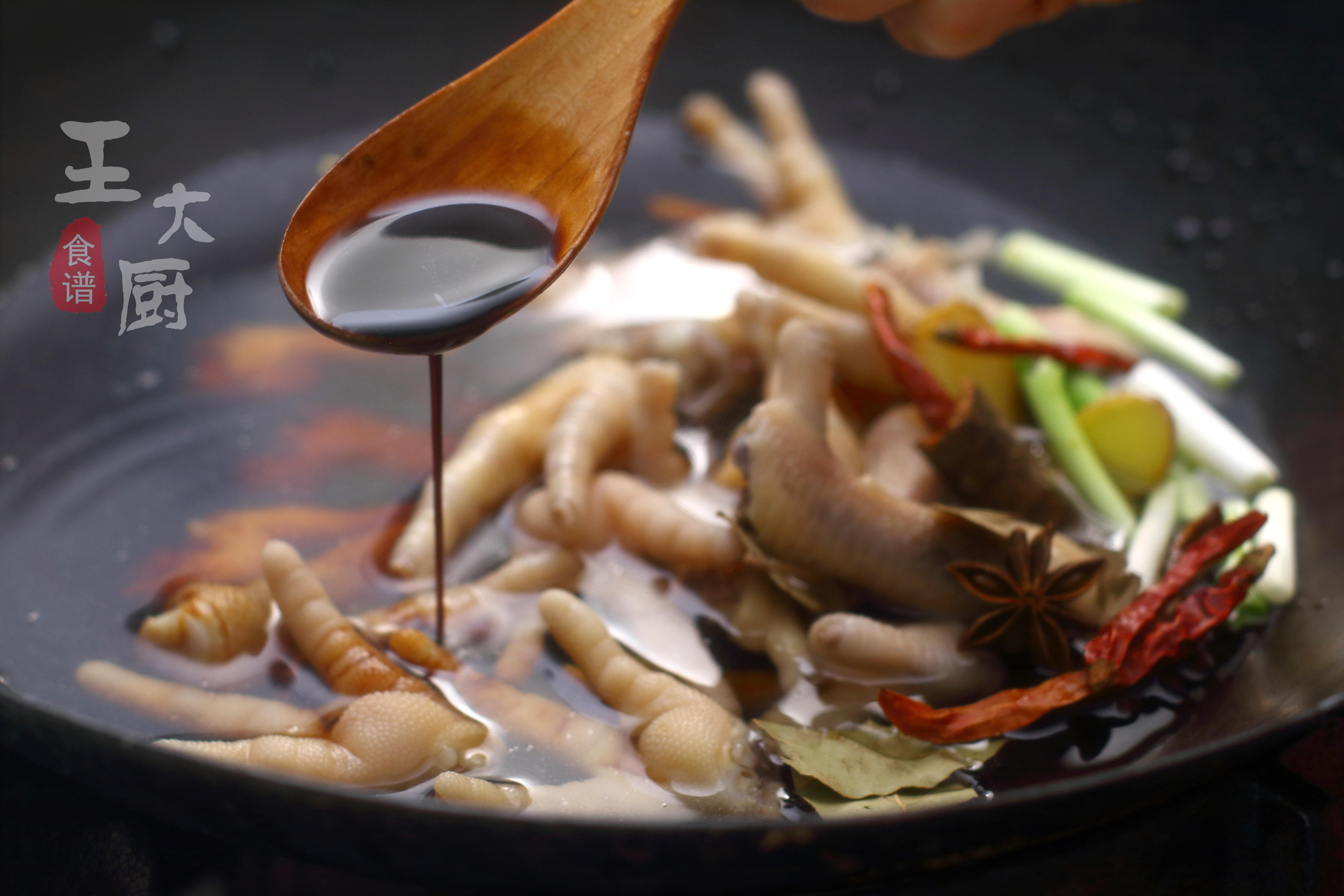 香辣虎皮鸡爪油炸卤鸡爪网红,香辣卤鸡爪的简单做法