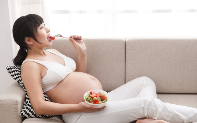 孕妈妈如何避免脐带绕颈等危害,孕期怎么避免胎儿脐带绕颈