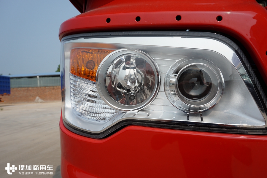 据说拉风叶大件都没有问题，这是国产重载卡车市场的又一悍将？