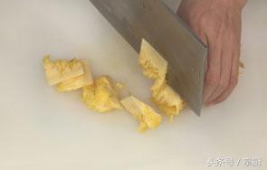 菠萝炒牛肉的正确方法,半个菠萝牛肋条