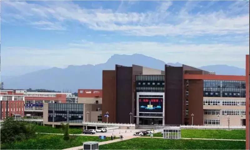 厉害了我的学校文章,厉害了我的母校图片带字