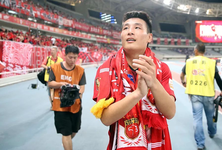 范志毅怒扇裁判耳光完整版,范志毅裁判被骂完整版