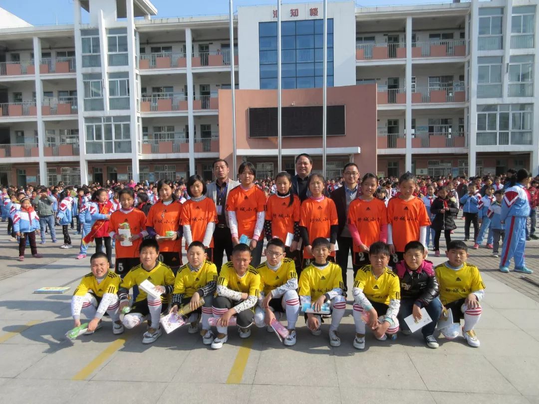 你的数学是足球老师教的吗,你的足球是数学老师教的吗