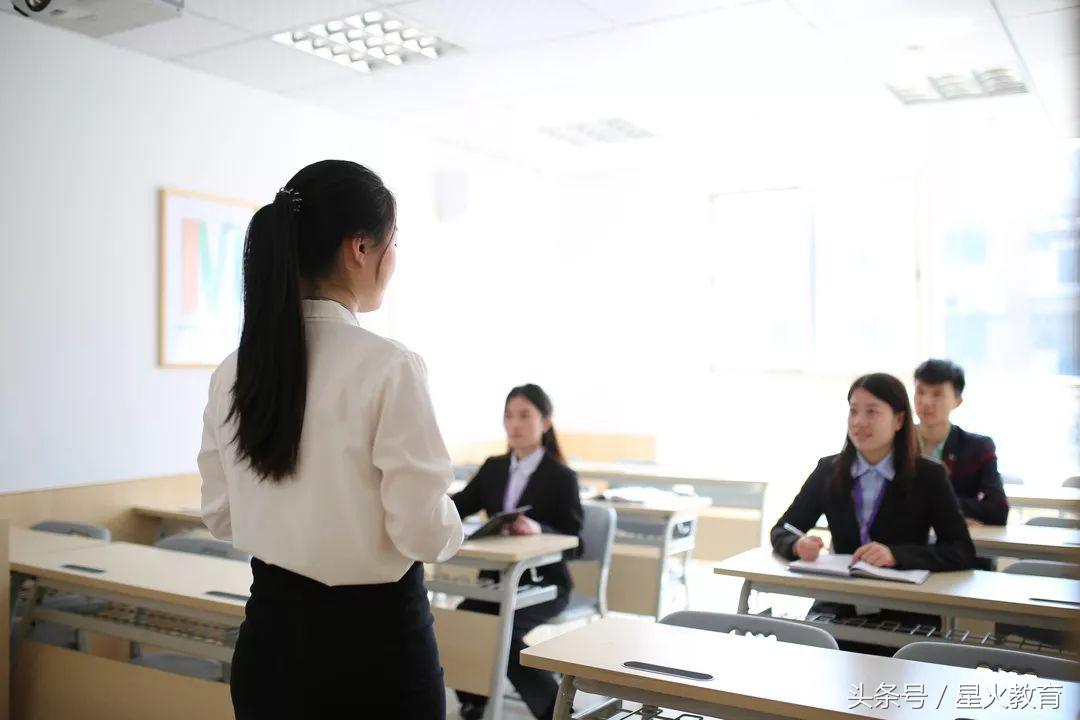 以人才铸就发展，千锤百炼的星火老师